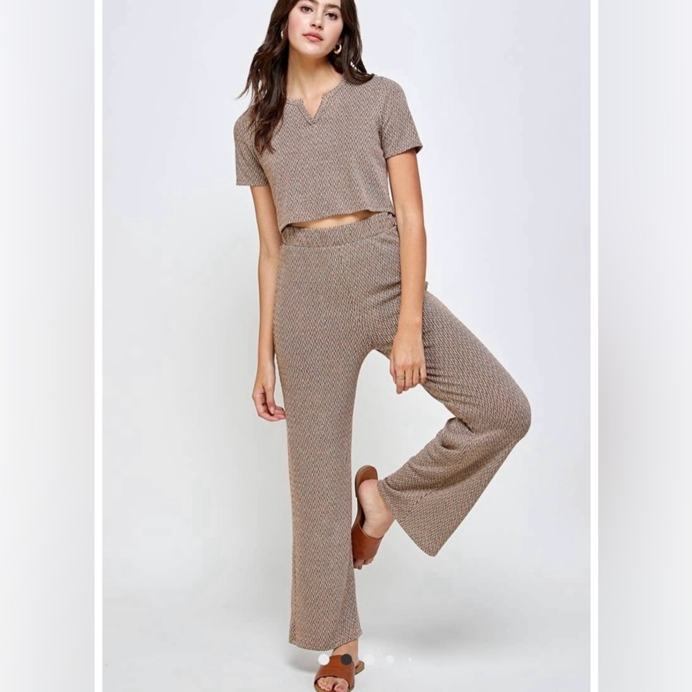 Mini chevron print, crop top, wide leg pant with elastic band, color - mocha